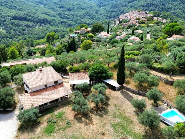 Maison de caractère avec ancienne chapelle, dépendance et terrain de plus de 5 000 m² — photo du bien