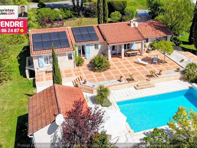 RARE Villa de plain-pied 4 chambres + studio .Terrain plat 2 400 m² et grande piscine — photo du bien