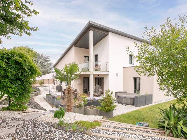 Maison Mouzillon 6 P . 4 Chs . Bureau . 138.77 M² . T 681 M² . Garage . Terrasse . Balcon — photo du bien