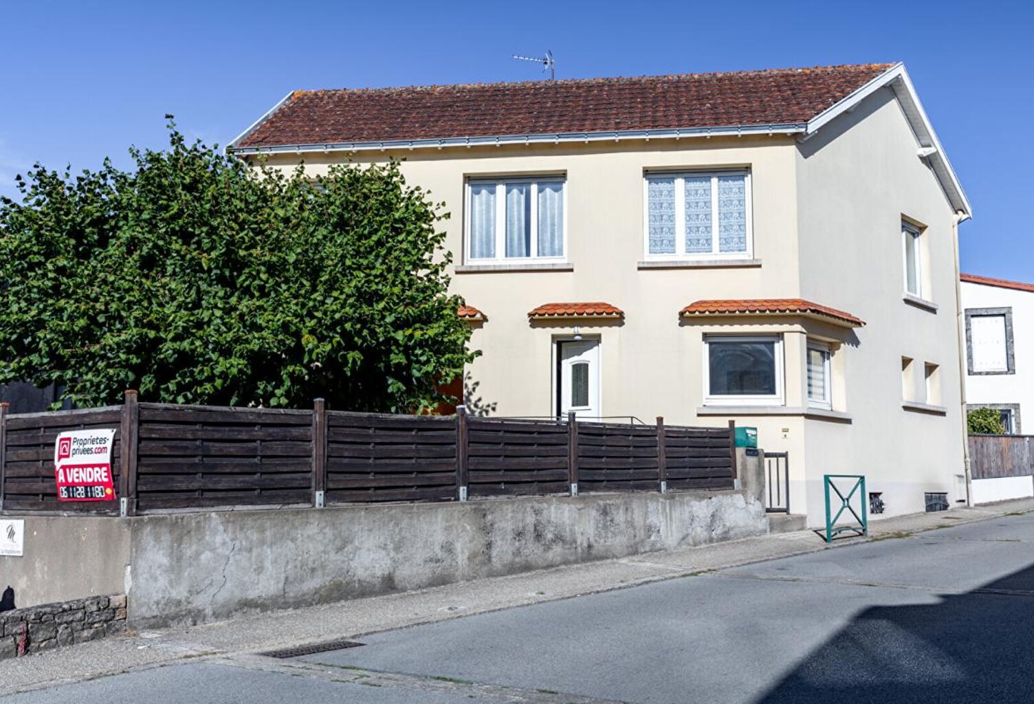 Maison Gétigné Centre 4 P . 3 Chs . 107,48 M² . Garage . T 121 M² — photo 1