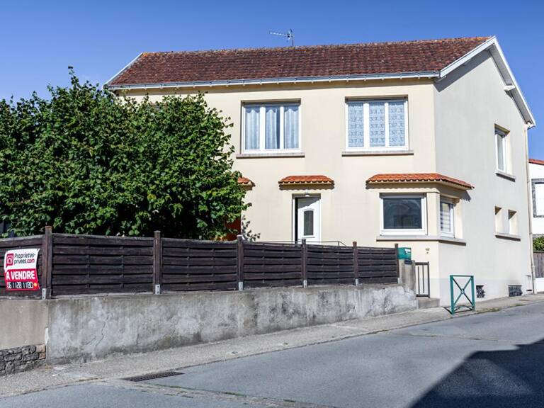Maison Gétigné Centre 4 P . 3 Chs . 107,48 M² . Garage . T 121 M² — photo 1