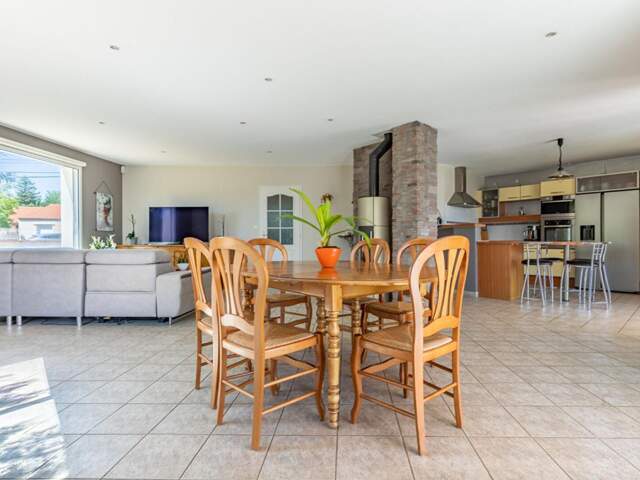 Maison Mouzillon 6 P . 4 Chs . Bureau . 177.85 M² . Double garages . T 1153 M² . Sous-sol — photo du bien