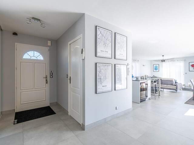 Maison Gorges 5 P . 4 Chs . 121.85 M² . T 883 M² . Garage . Piscine . Terrasses . Abri voiture — photo du bien