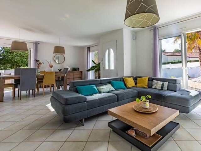 Maison Gorges 6 P . 4 Chs . Bureau . 126.3 M² . Double garages . T 932 M² . Terrasse . Abri jardin — photo du bien