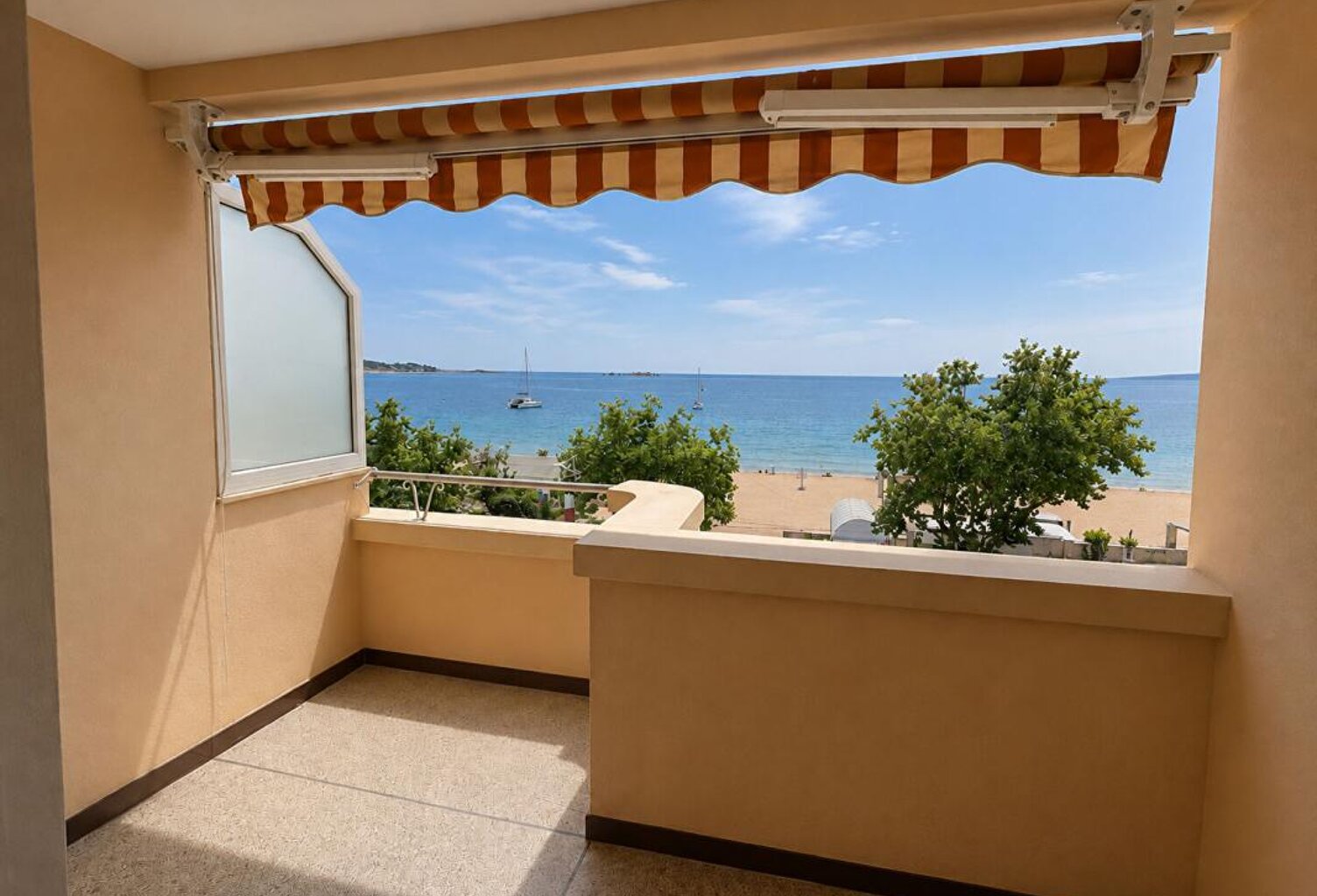 FREJUS-PLAGE  Appartement 2 pièces face à la mer et plage — photo 1