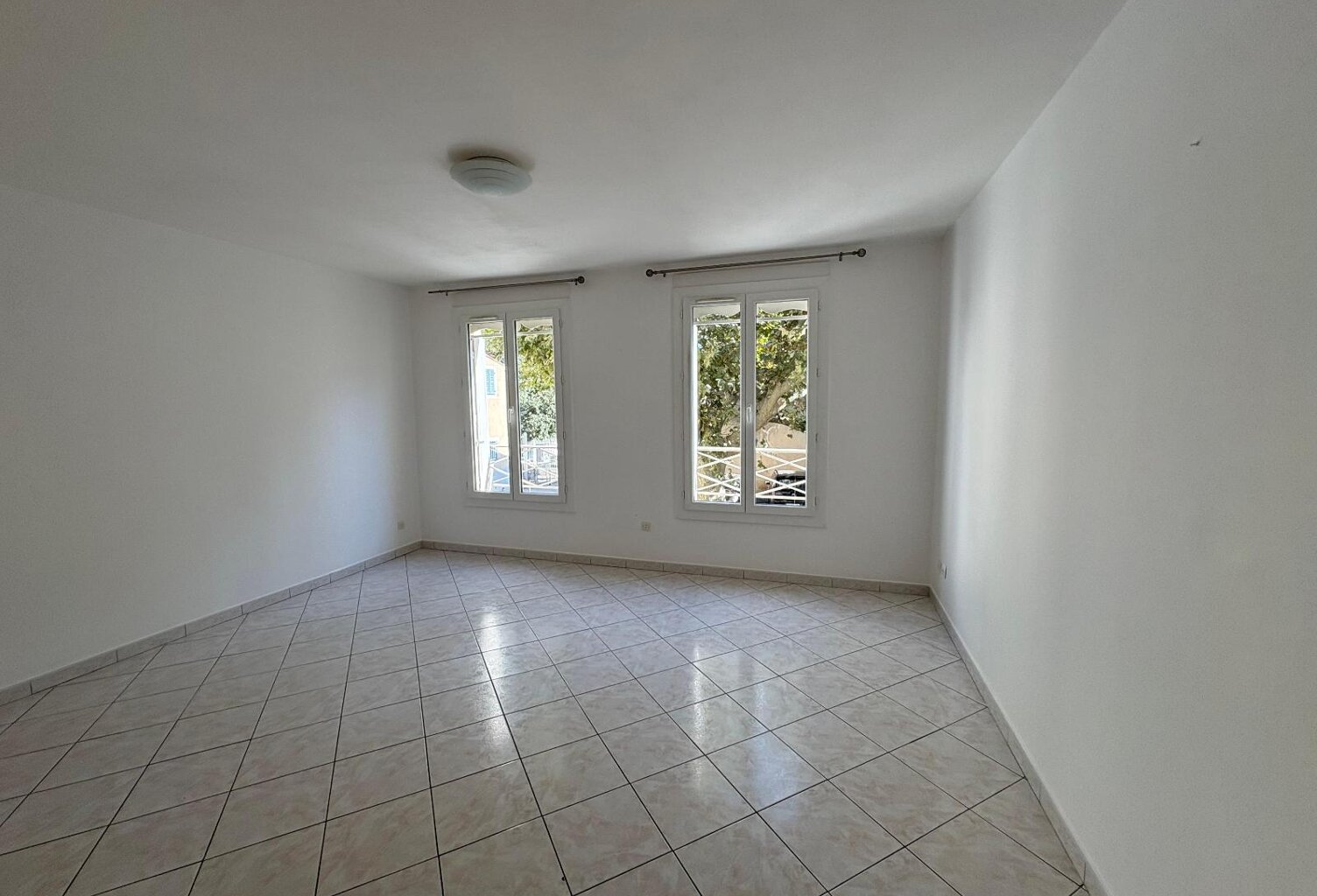 Location appartement 3 pièces 65 m² à Draguignan (83300) — photo 1