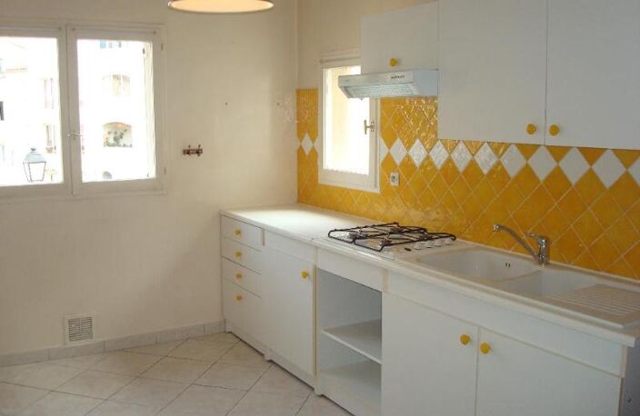 Location appartement 3 pièces 65 m² à Draguignan (83300) — photo 2