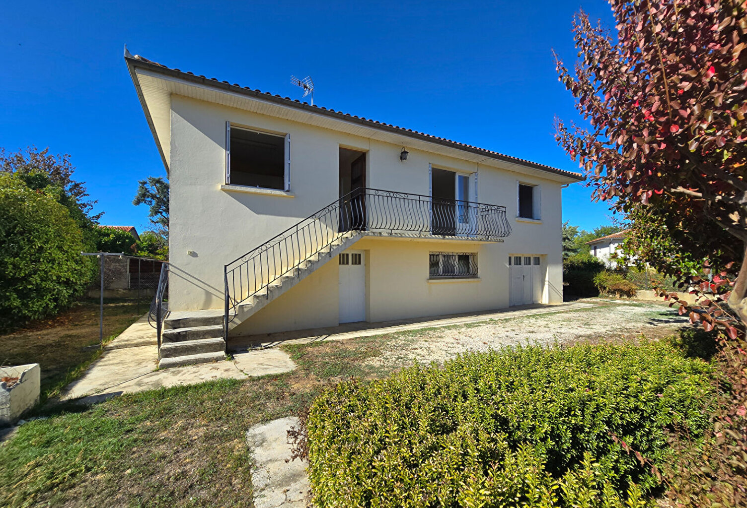 Maison familiale lumineuse de 123m² avec jardin clos et beau potentiel — photo 1