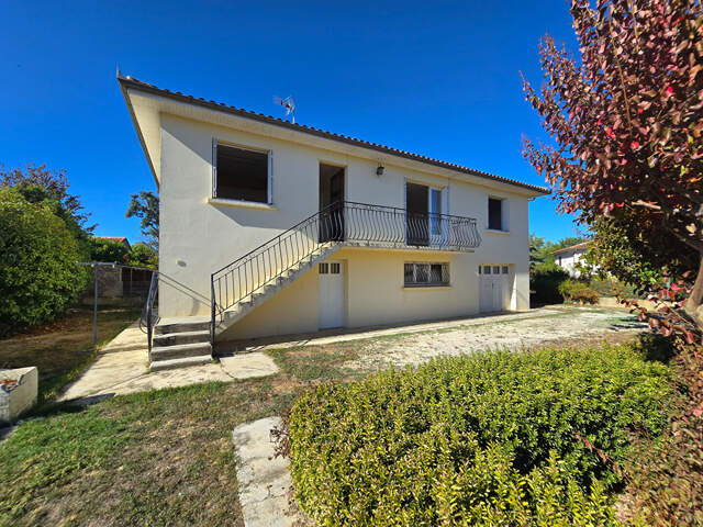 Maison familiale lumineuse de 123m² avec jardin clos et beau potentiel — photo du bien