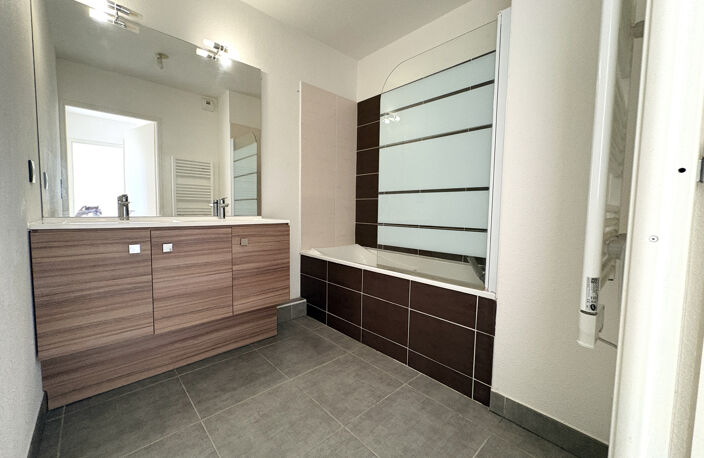 Dépt Hérault (34) A vendre sur Castries Appartement T3 avec — photo 3