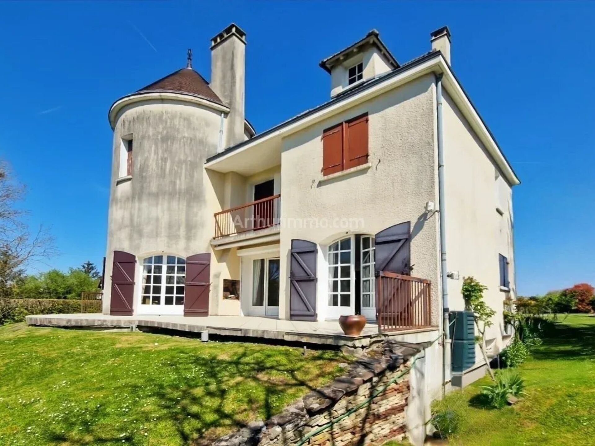 Maison 9 pièces 210 m² · à Carnetin · 210 m² · 619 000 €