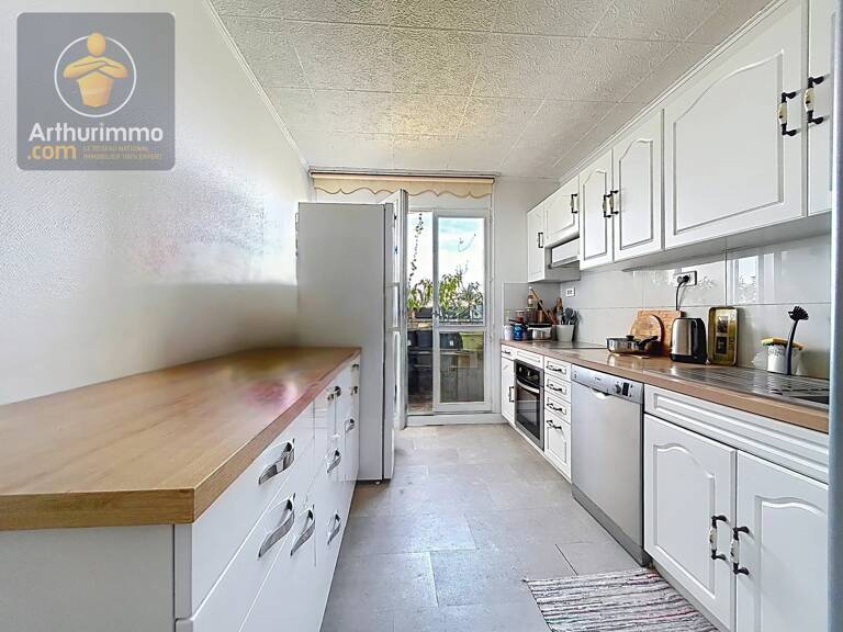APPARTEMENT 4 PIECES AVEC LOGGIA, PARKING ET CAVE — photo 1