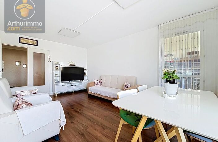 APPARTEMENT 4 PIECES AVEC LOGGIA, PARKING ET CAVE — photo 3