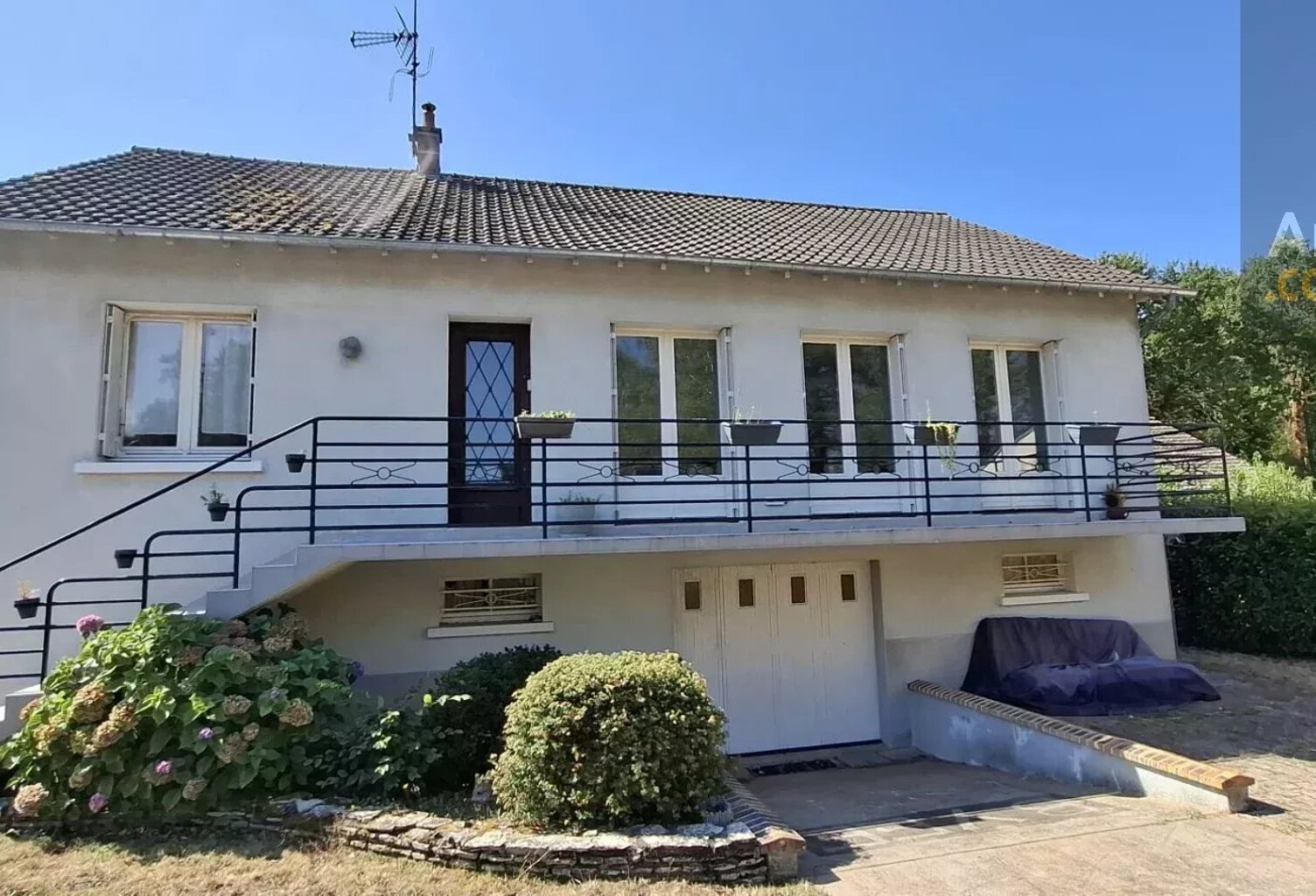 Saint-Laurent-Nouan : Maison Familiale de 116 m² avec Sous-Sol et Jardin Clos — photo 1