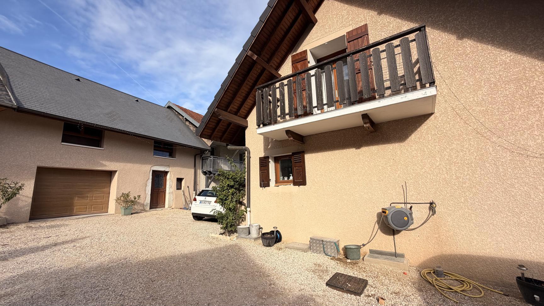 Maison et construction attenante avec fort potentiel