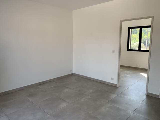 Haut de villa T2 non meublé - 32.08 m2 - AUBAGNE — photo du bien