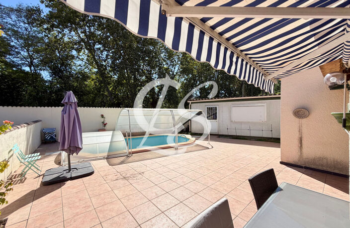 MAISON T4 DE PLAIN-PIED AVEC PISCINE, DÉPENDANCES ET TERRAIN — photo 2