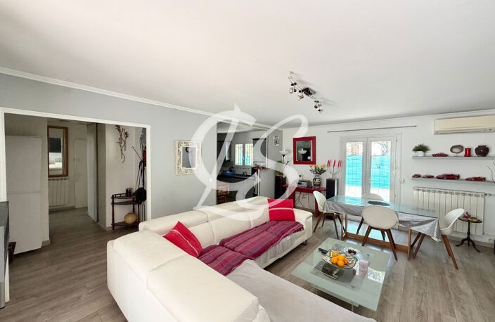 MAISON T4 DE PLAIN-PIED AVEC PISCINE, DÉPENDANCES ET TERRAIN — photo 3
