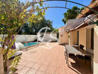 MAISON T4 DE PLAIN-PIED AVEC PISCINE, DÉPENDANCES ET TERRAIN — photo 4