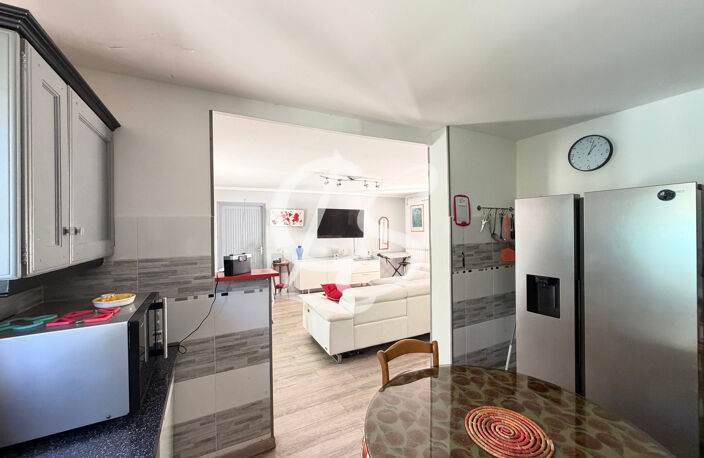 MAISON T4 DE PLAIN-PIED AVEC PISCINE, DÉPENDANCES ET TERRAIN — photo 5
