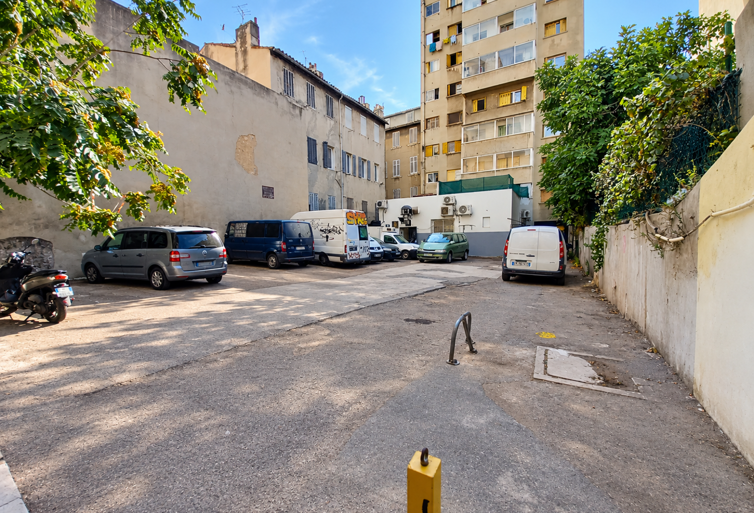 Parking 13 Places - 13003 Marseille — photo 1