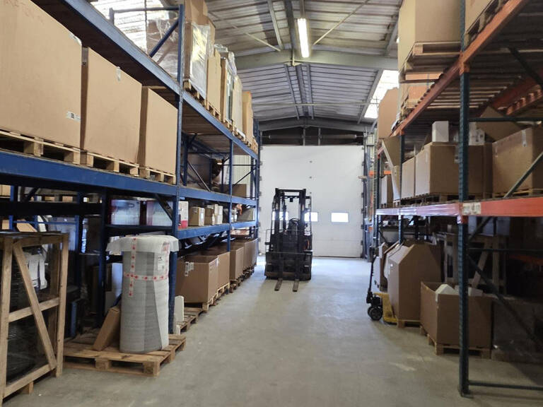 LOCAL D'ACTIVITE/STOCKAGE A VENDRE ANGERS SUD — photo 1
