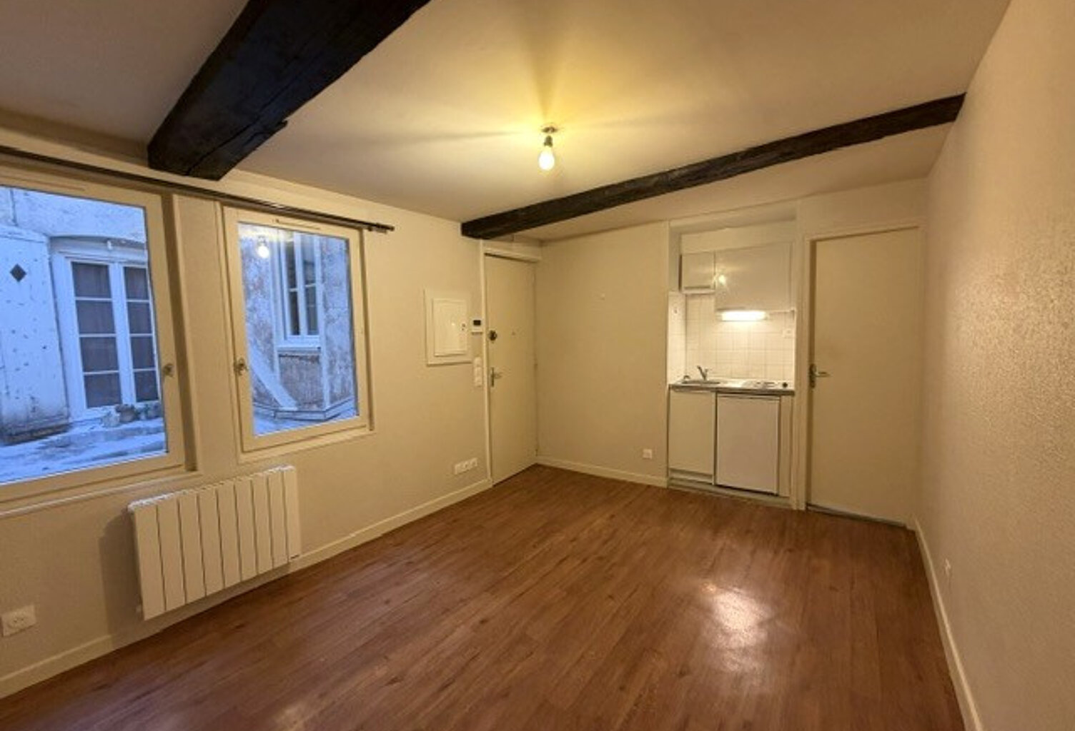 COEUR DU CENTRE VILLE - STUDIO A LOUER — photo 1
