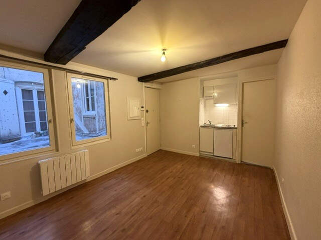 COEUR DU CENTRE VILLE - STUDIO A LOUER — photo du bien