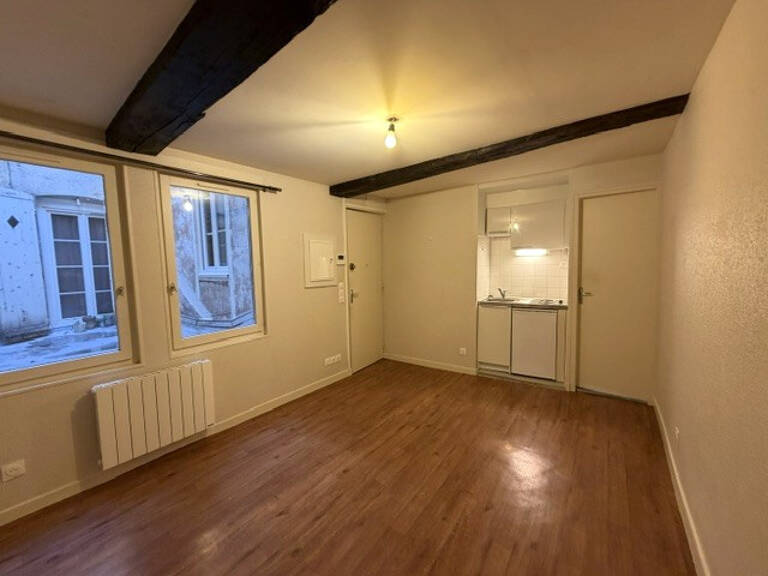 COEUR DU CENTRE VILLE - STUDIO A LOUER — photo 1