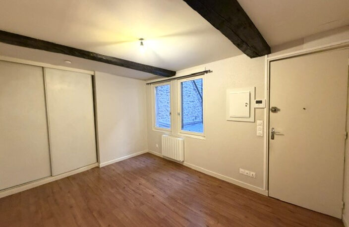 COEUR DU CENTRE VILLE - STUDIO A LOUER — photo 2