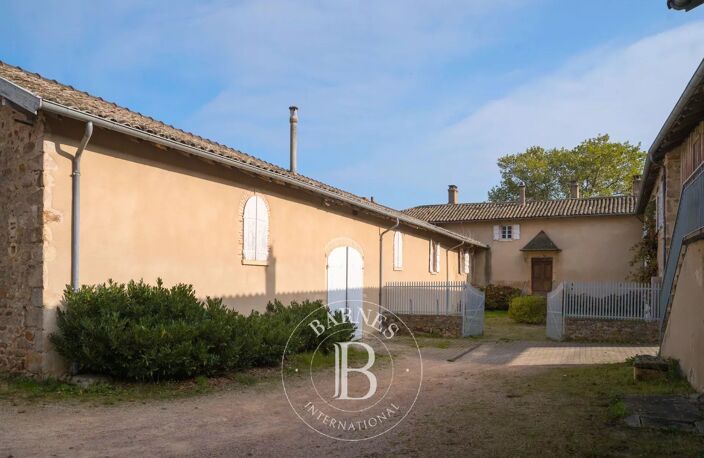 BEAUJOLAIS - Villié-Morgon - Propriété ancienne d'environ 428 m² - Terrain d'environ 3400 m²  - 8 chambres — photo 4