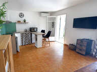 - SANARY SUR MER - GRAND STUDIO CLES EN MAIN - TOUT A PIED — photo 2