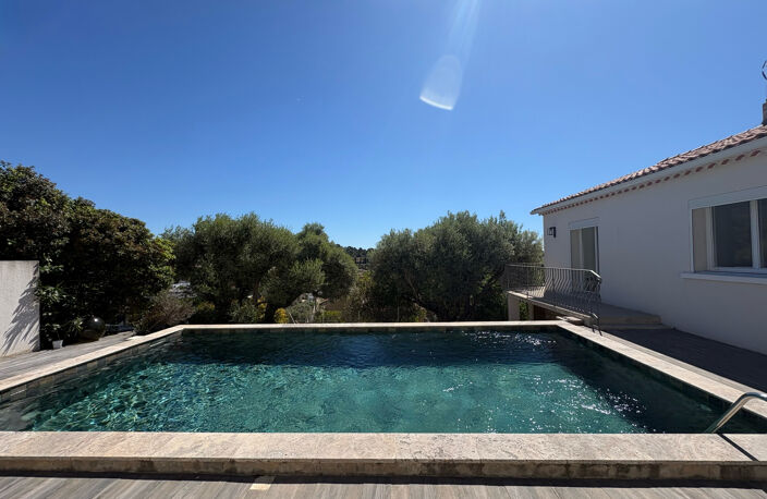 - OLLIOULES - MAISON VUE DEGAGEE + PISCINE — photo 2