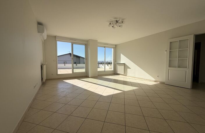 Location appartement 4 pièces 103 m² à La Tour-de-Salvagny (69890) — photo 2