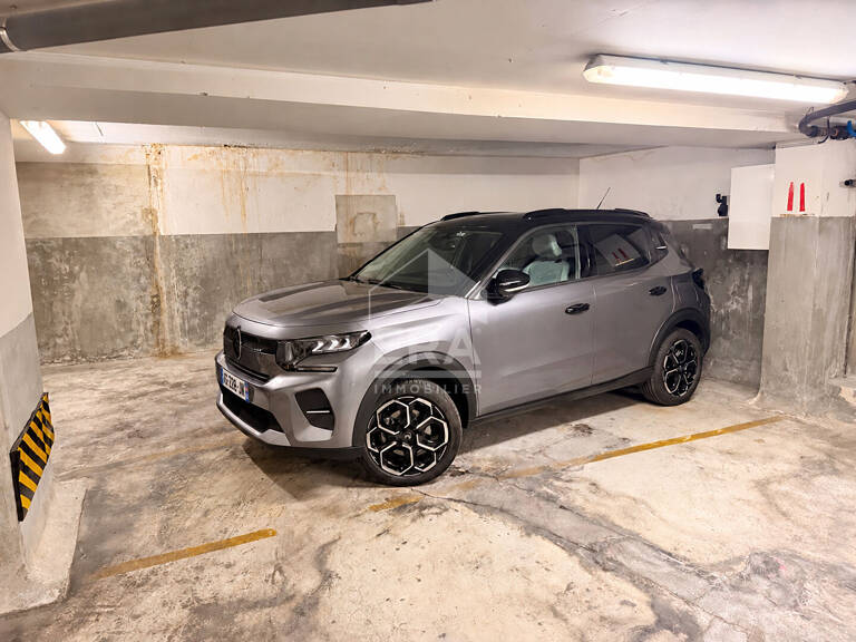 NICE - FLEURS : UN PARKING DANS UNE RÉSIDENCE SÉCURISÉE — photo 1