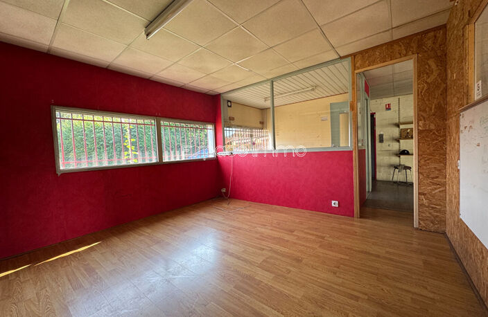 LOCAL COMMERCIAL - SHOWROOM - ATELIER - MALAUNAY - 211,74 m² — photo 5