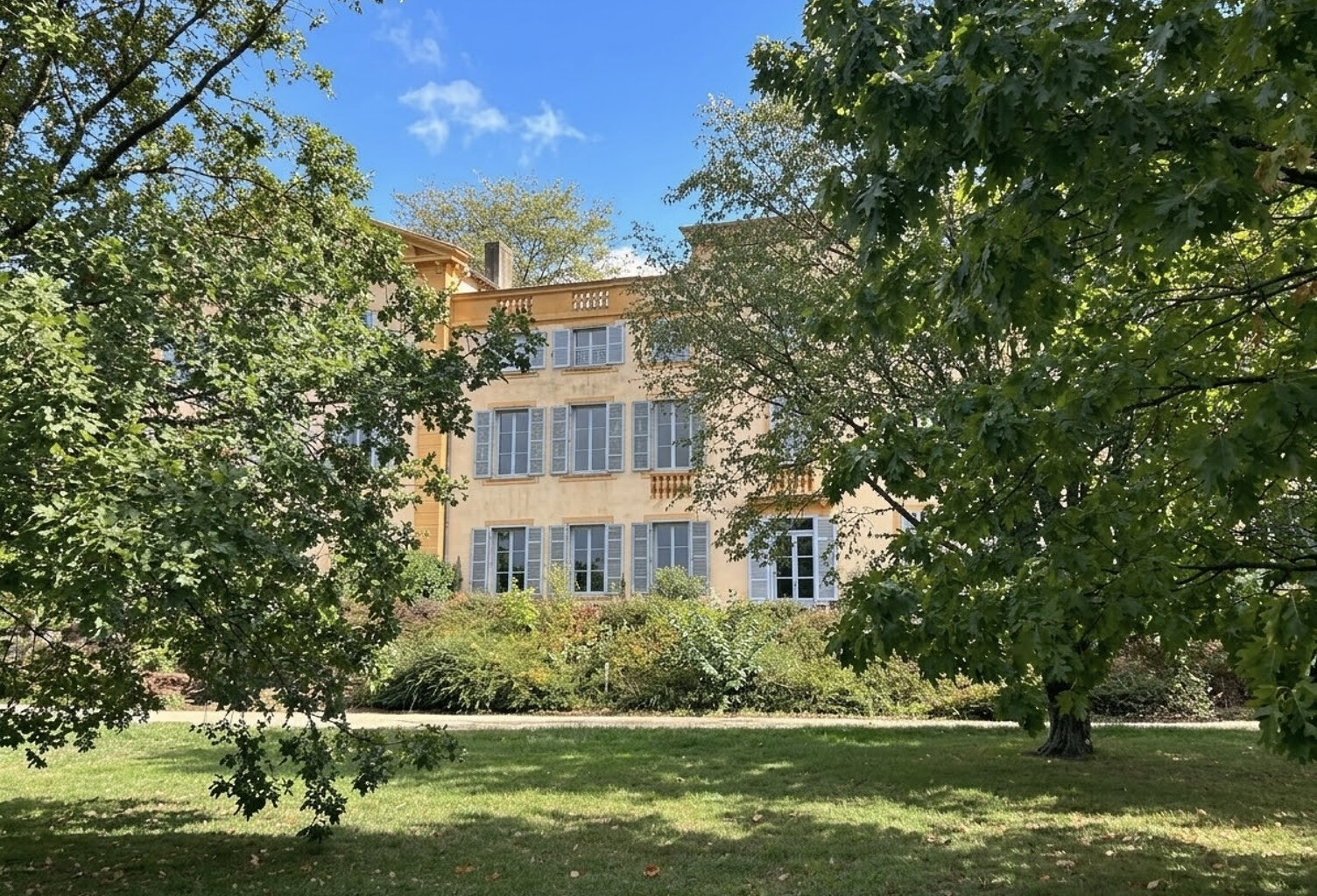APPARTEMENT D'EXCEPTION T4 94 M2 AU COEUR D'UN PARC TOUT PRE — photo 1