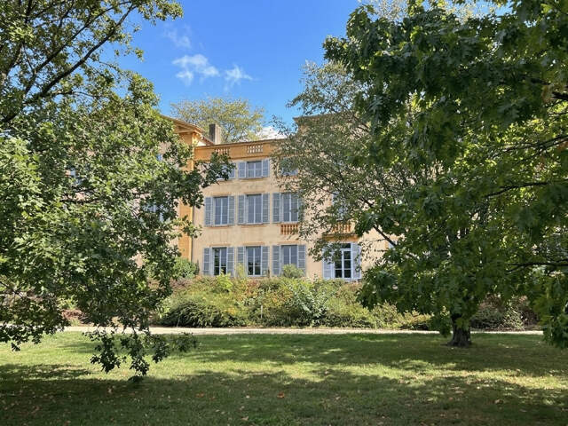 APPARTEMENT D'EXCEPTION T4 94 M2 AU COEUR D'UN PARC TOUT PRE — photo du bien