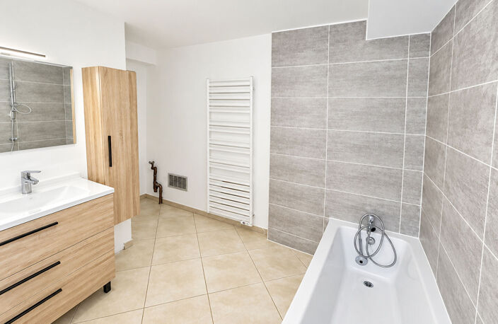 À LOUER  SUPERBE APPARTEMENT T4 DE 133 M² ? MÈZE — photo 4