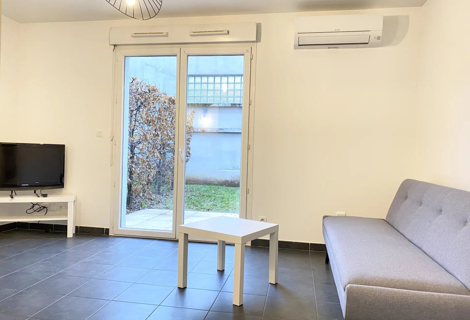 Studio meublé en rez-de-jardin - MEYZIEU centre — photo 1