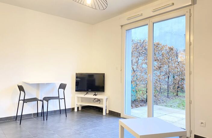 Studio meublé en rez-de-jardin - MEYZIEU centre — photo 4