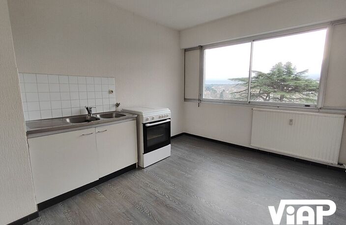 SPACIEUX T2 de 49m2 A PROXIMITE DE LA MAIRIE — photo 5