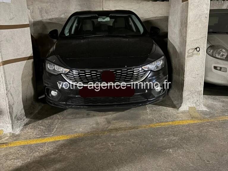 Rare!  Quartier Fleur parking en sous/sol — photo 1