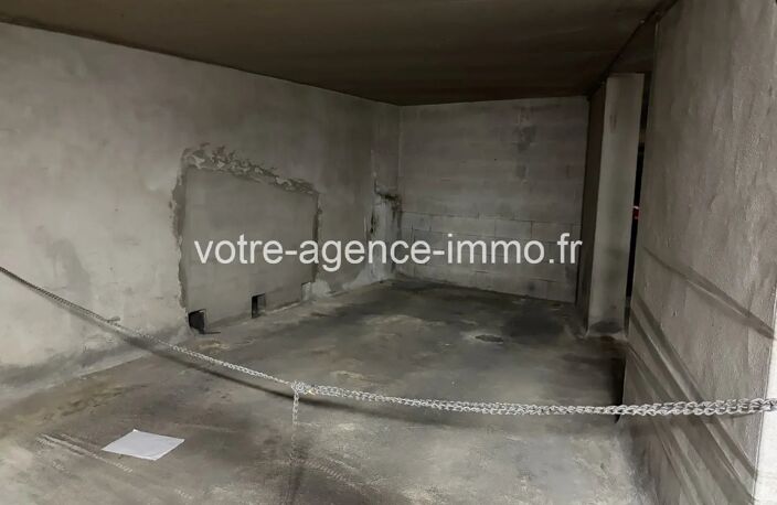Rare!  Quartier Fleur parking en sous/sol — photo 2