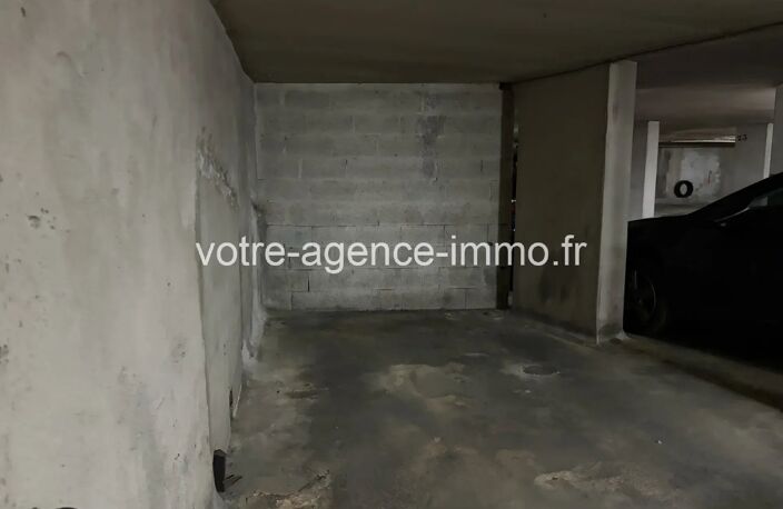Rare!  Quartier Fleur parking en sous/sol — photo 3