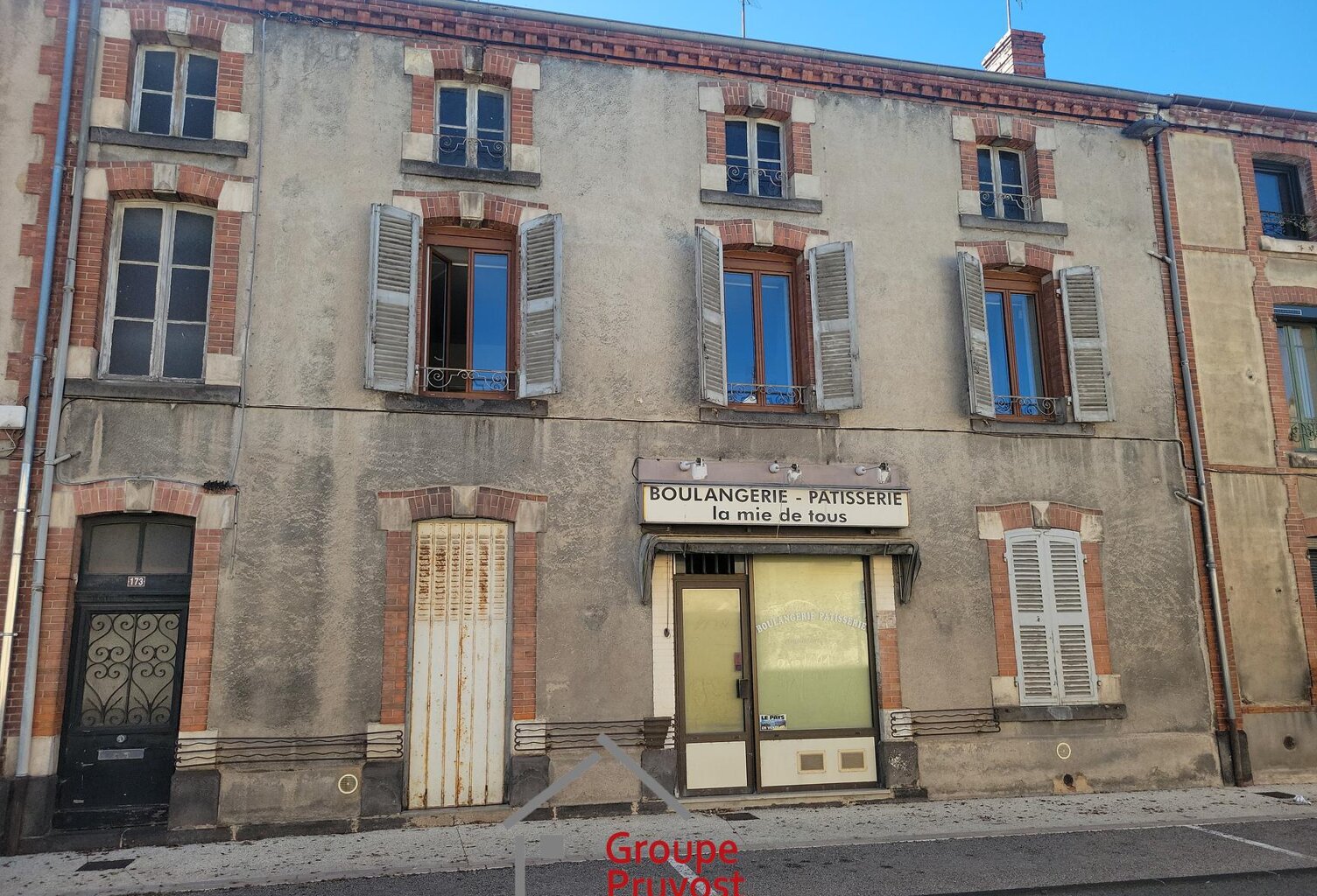 Vente immeuble  320 m² La Pacaudière (42310) — photo 1