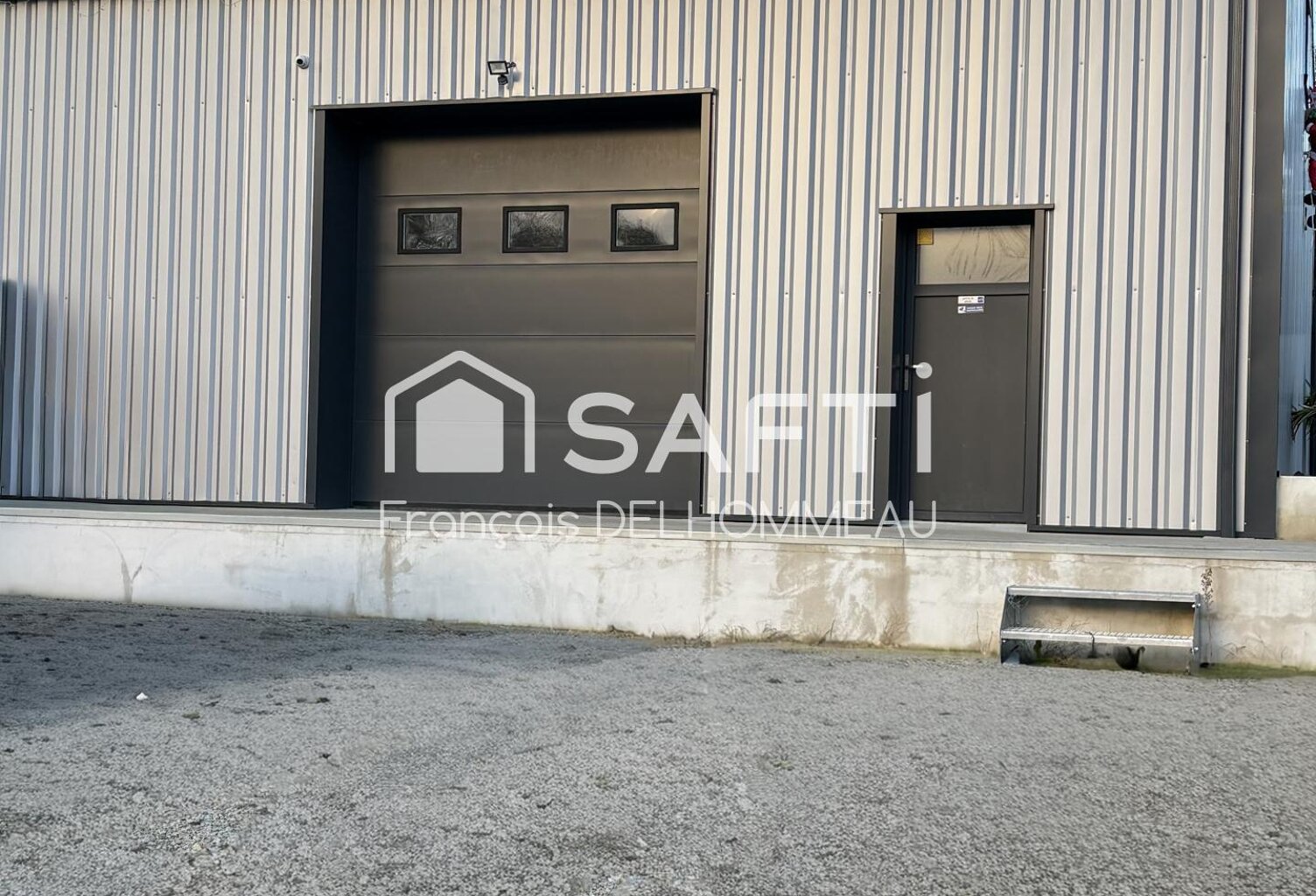 Atelier de 130m2 avec bureau et place de parking — photo 1