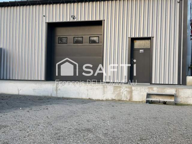 Atelier de 130m2 avec bureau et place de parking — photo du bien