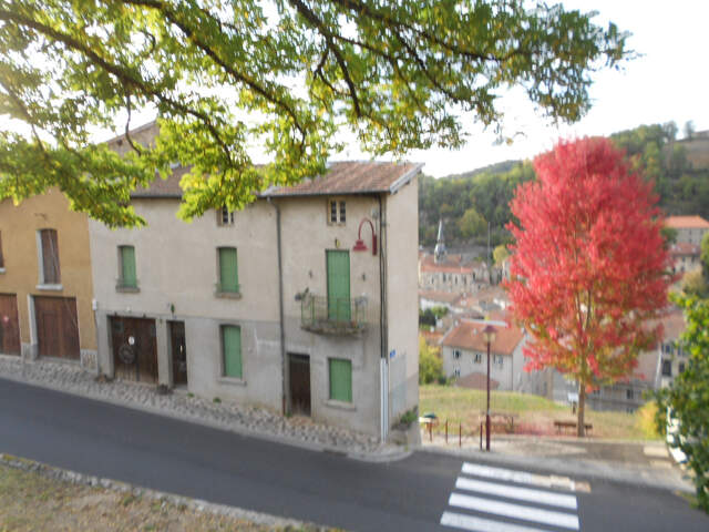 Maison de village sur 2 niveaux avec garage d'environ 70 m2 — photo du bien