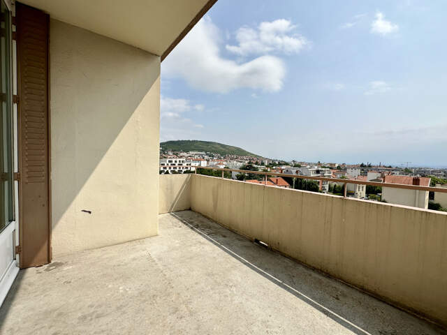 DERNIER ÉTAGE - MAGNIFIQUE VUE - TERRASSE ET BALCONS — photo du bien